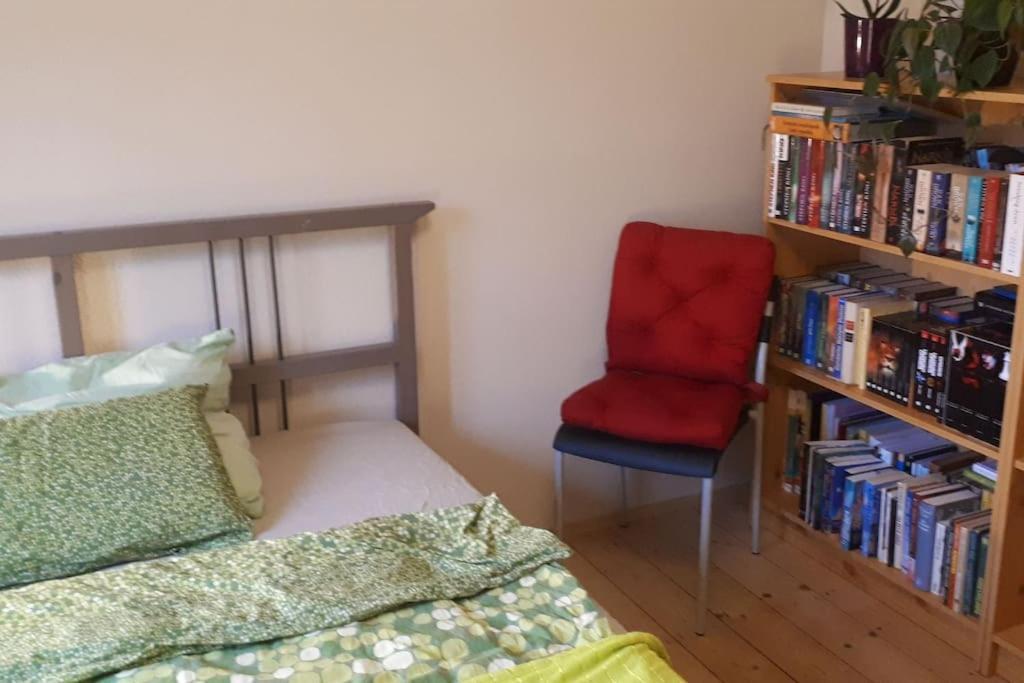 Private Room In Our Home With Free Vvo Ticket & Cats Пирна Екстериор снимка