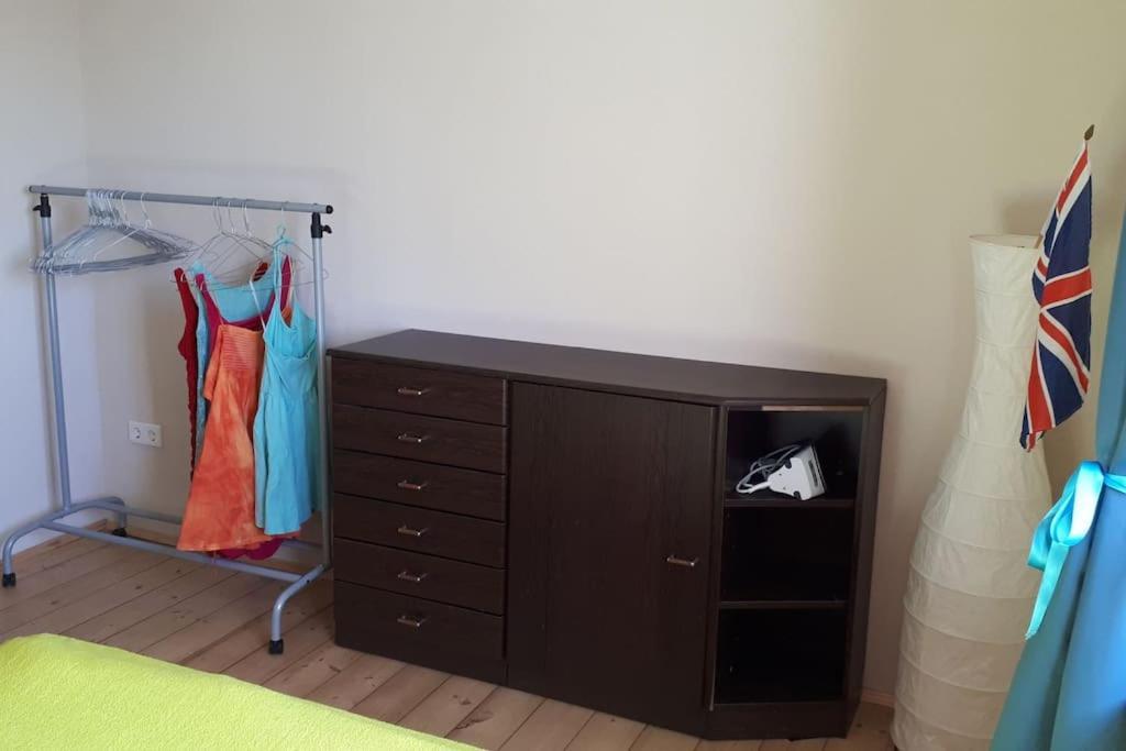 Private Room In Our Home With Free Vvo Ticket & Cats Пирна Екстериор снимка