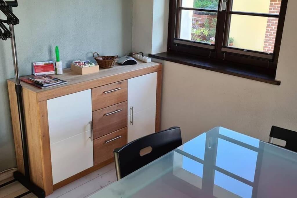 Private Room In Our Home With Free Vvo Ticket & Cats Пирна Екстериор снимка